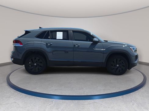Used 2024 Volkswagen Atlas Cross Sport SE w/ Panoramic Sunroof Package image 4