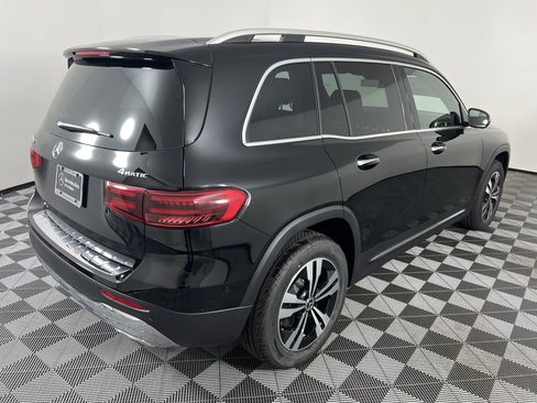 New 2025 Mercedes-Benz GLB 250 4MATIC image 12