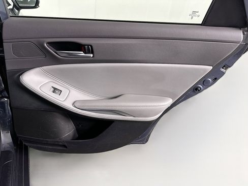 Used 2021 Toyota Avalon XLE image 28