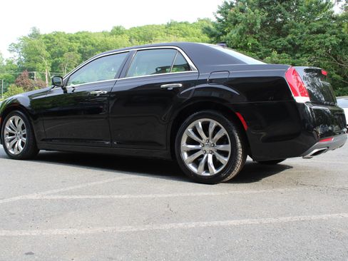 Used 2018 Chrysler 300 Limited image 4