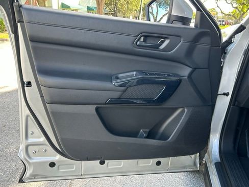 Used 2025 Nissan Pathfinder SV image 25