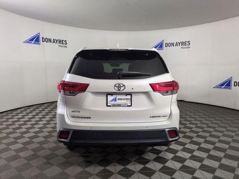 Used 2019 Toyota Highlander Limited AWD/4WD image 4