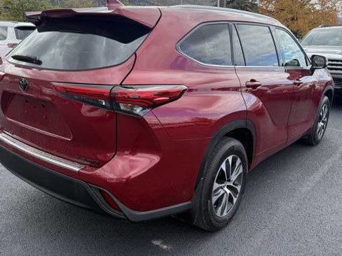 Used 2022 Toyota Highlander XLE image 3