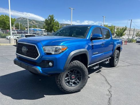 Used 2018 Toyota Tacoma TRD Off-Road w/ Technology Package AWD/4WD image 12