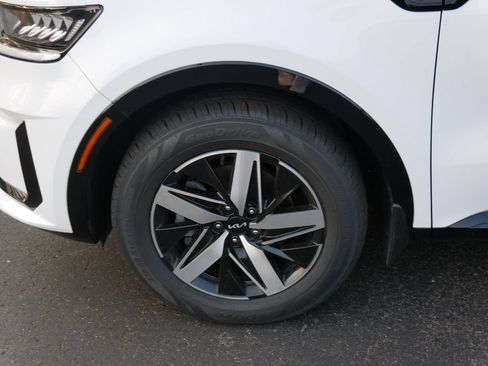 Used 2022 Kia Sorento EX w/ Panoramic Sunroof Package FWD image 8