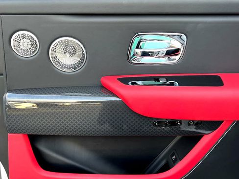 Used 2022 Rolls-Royce Cullinan Black Badge image 39