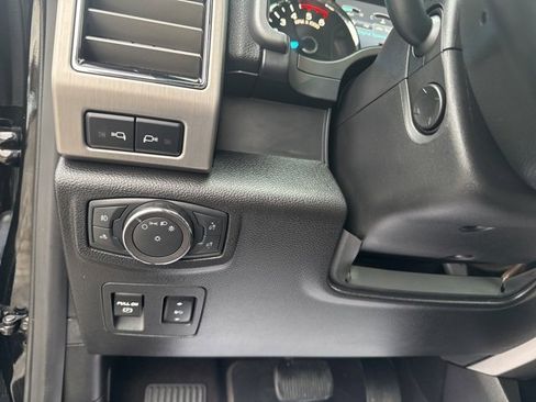 Used 2018 Ford F150 Platinum w/ Equipment Group 701A Luxury image 20