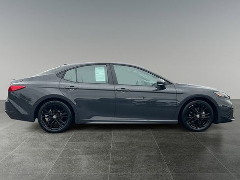 Used 2025 Toyota Camry SE image 8