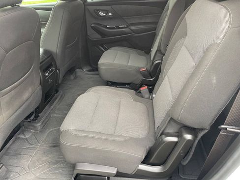 Used 2023 Chevrolet Traverse LT FWD image 12