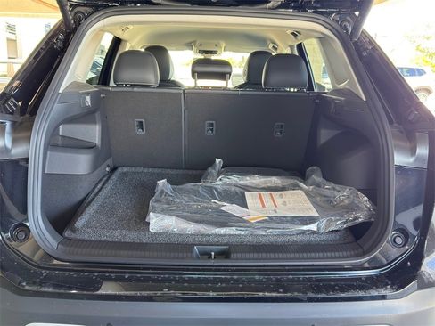 New 2026 Volkswagen Tiguan SE image 27