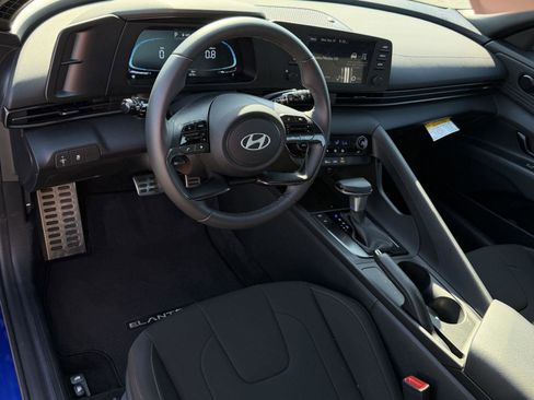 Used 2025 Hyundai Elantra Sport FWD image 6