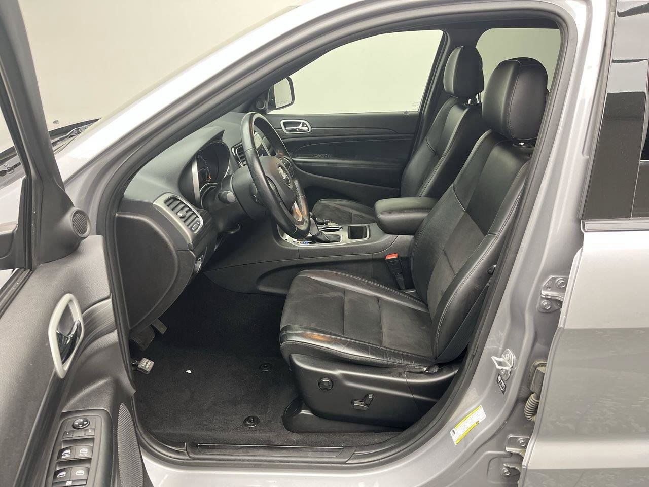 Used 2021 Jeep Grand Cherokee Laredo X AWD/4WD image 3