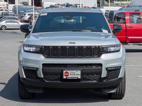 New 2025 Jeep Grand Cherokee L Limited w/ Black Appearance Package image 2