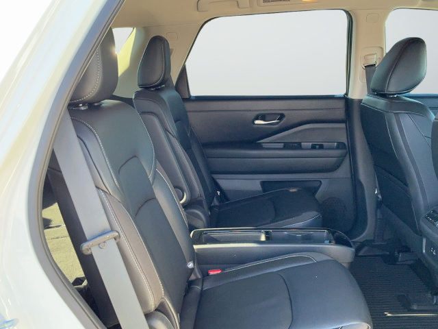 Used 2023 Nissan Pathfinder SL w/ SL Premium Package AWD/4WD image 22