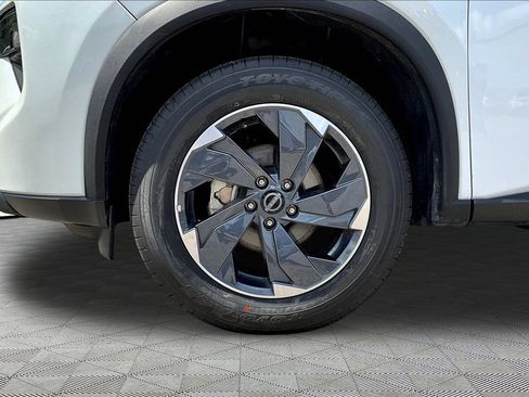 Used 2025 Nissan Rogue SV FWD image 32
