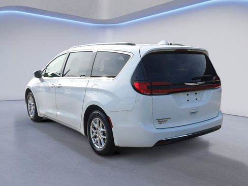 Used 2022 Chrysler Pacifica Touring-L FWD image 5