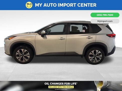 Used 2022 Nissan Rogue SV image 4