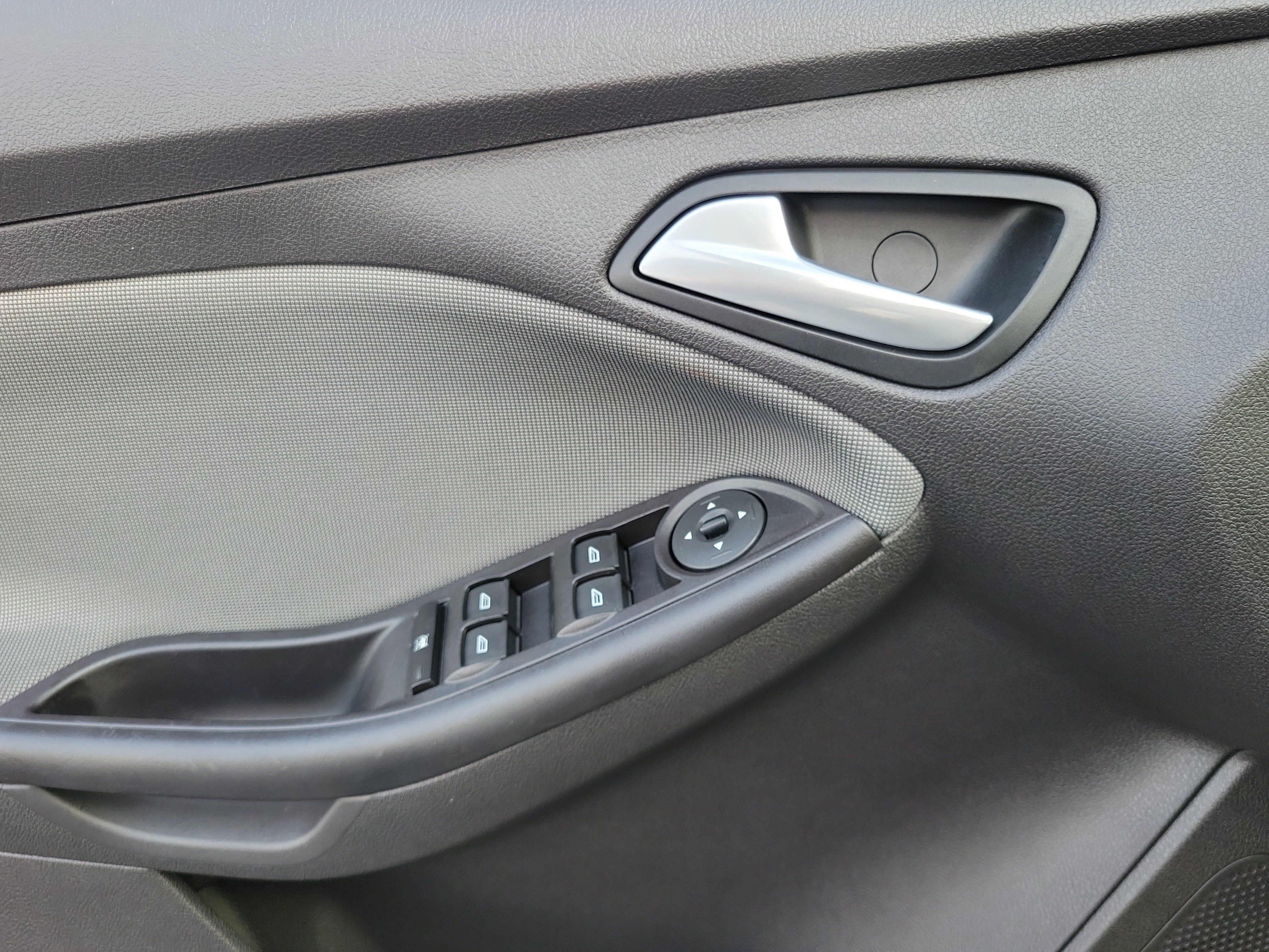 Used 2014 Ford Focus SE FWD image 17