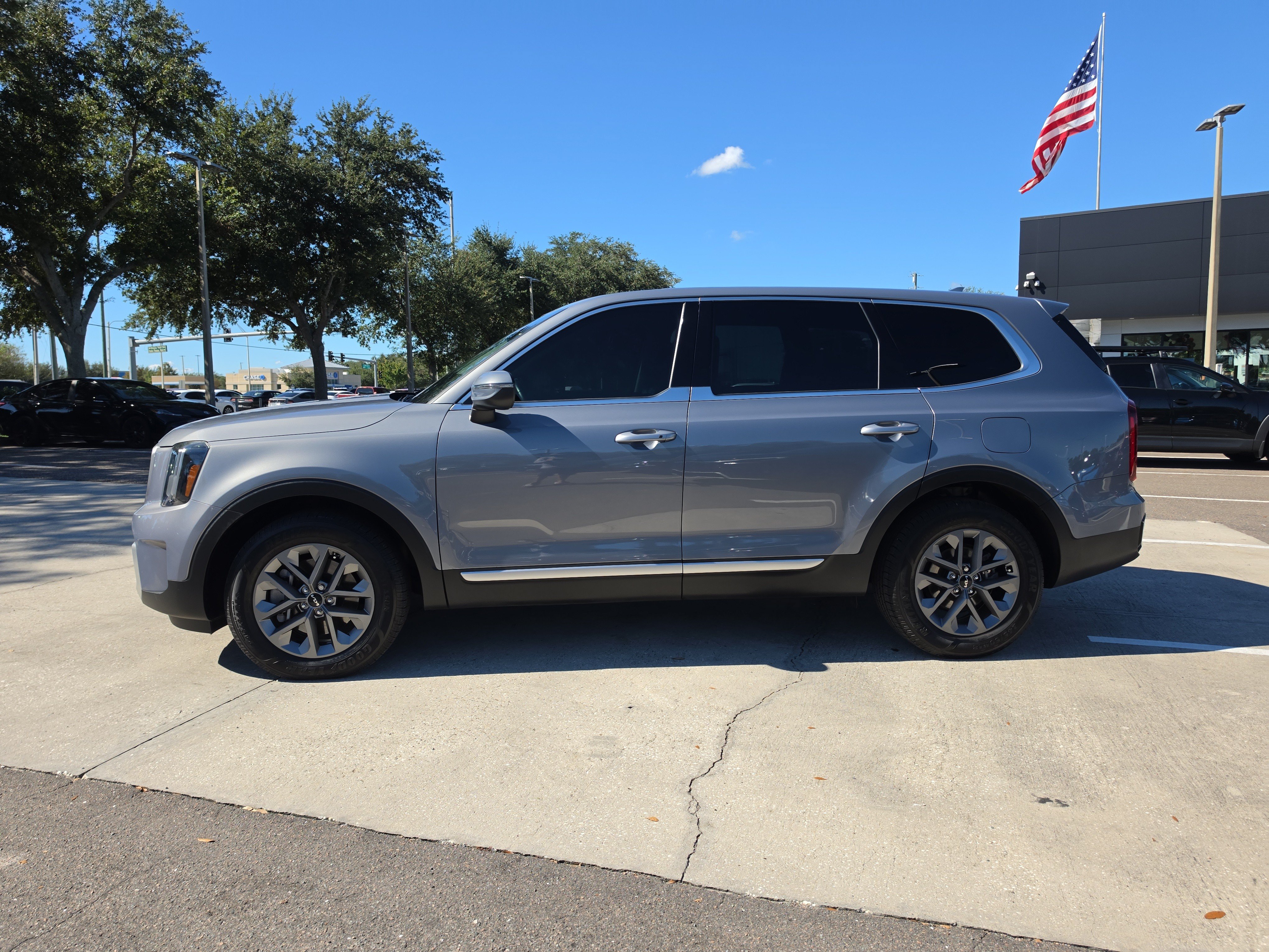 Certified 2023 Kia Telluride LX FWD image 5