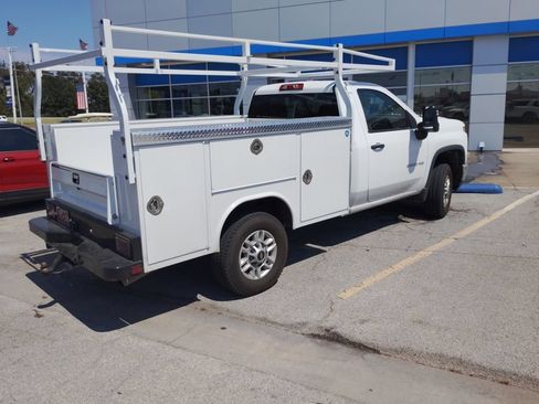 Used 2025 Chevrolet Silverado 2500 W/T RWD image 2