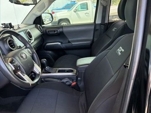 Used 2022 Toyota Tacoma SR5 w/ Technology Package AWD/4WD image 6