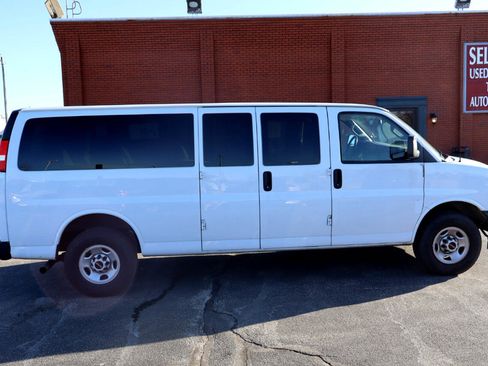 Used 2023 GMC Savana 3500 LS image 6