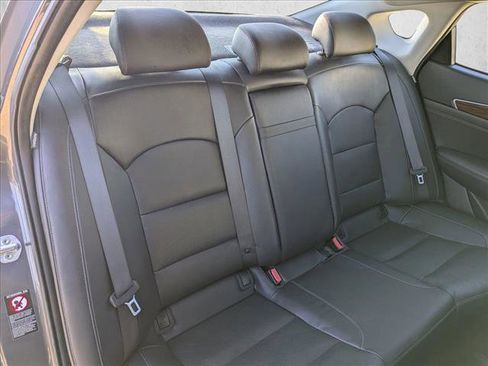 Used 2019 Kia Cadenza Premium image 16