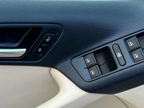 Used 2014 Volkswagen Tiguan SE FWD image 18