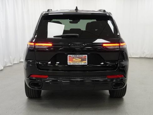 Certified 2023 Jeep Grand Cherokee Overland AWD/4WD image 11