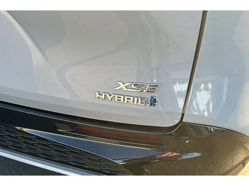 Used 2023 Toyota Sienna XSE image 6