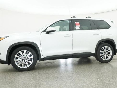 New 2026 Toyota Grand Highlander Platinum AWD/4WD image 21