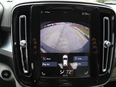 Used 2020 Volvo XC40 T5 Momentum image 19