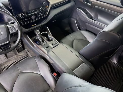 Used 2023 Toyota Highlander Limited AWD/4WD image 31