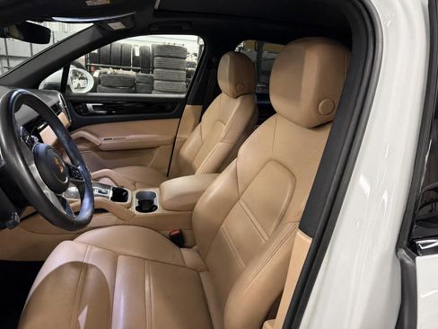 Used 2021 Porsche Cayenne AWD/4WD image 4