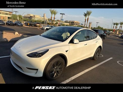 Used 2024 Tesla Model Y Long Range RWD image 1