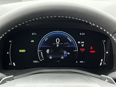 Used 2025 Toyota Camry SE image 13