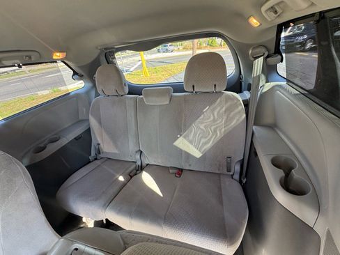 Used 2015 Toyota Sienna LE image 11