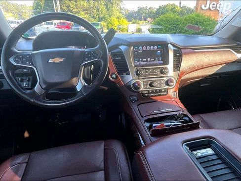 Used 2020 Chevrolet Tahoe Premier w/ Premier 6.2L Value Package RWD image 14