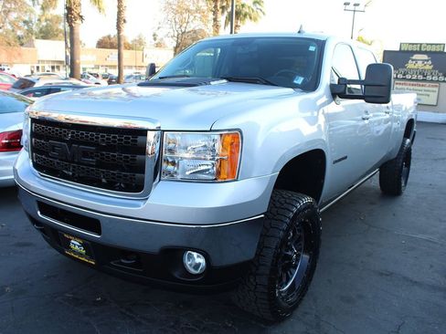 Used 2011 GMC Sierra 2500 SLT w/ SLT Convenience Package image 4