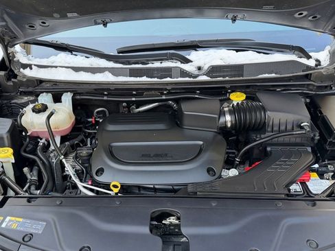 Used 2023 Chrysler Pacifica Touring-L image 31
