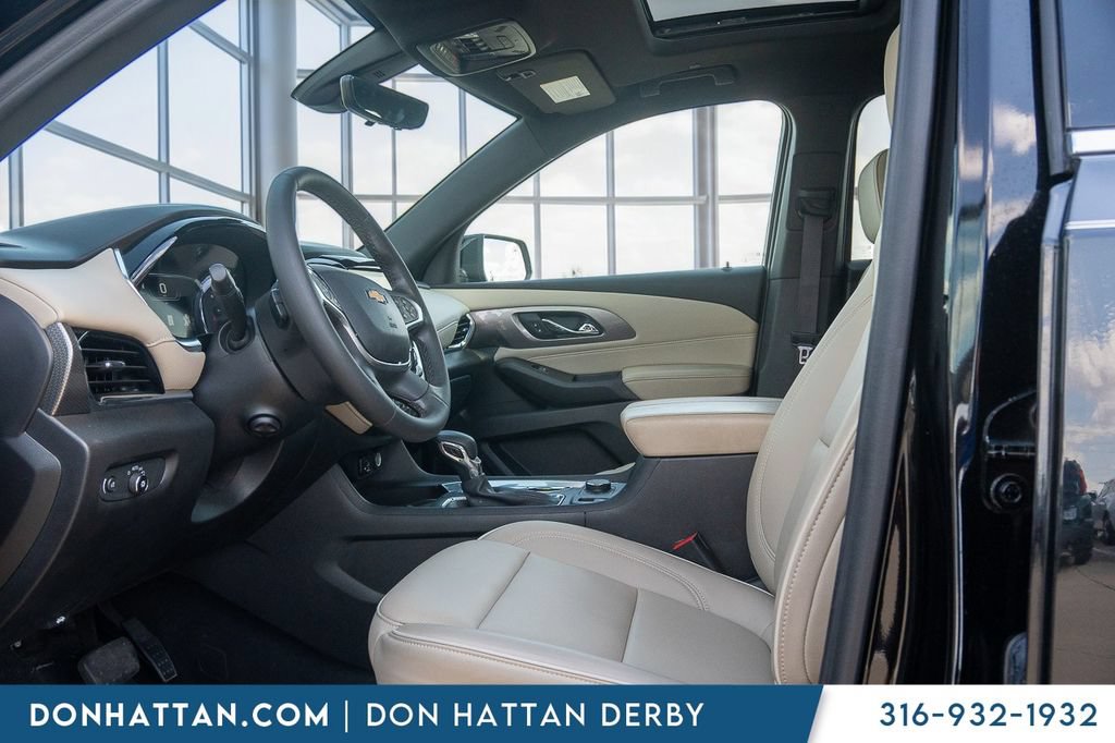 Used 2023 Chevrolet Traverse Premier FWD image 3