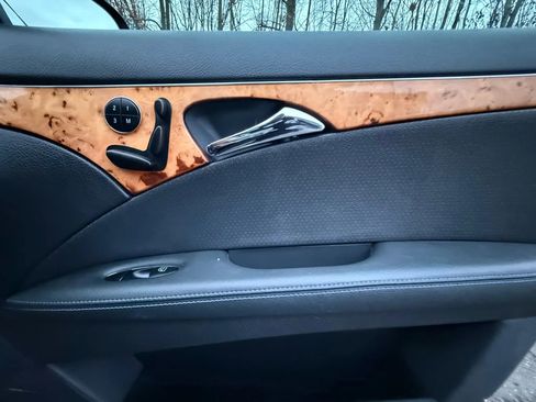 Used 2006 Mercedes-Benz E 350 4MATIC Sedan image 26