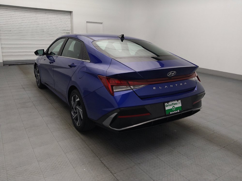 Used 2025 Hyundai Elantra SEL FWD image 5