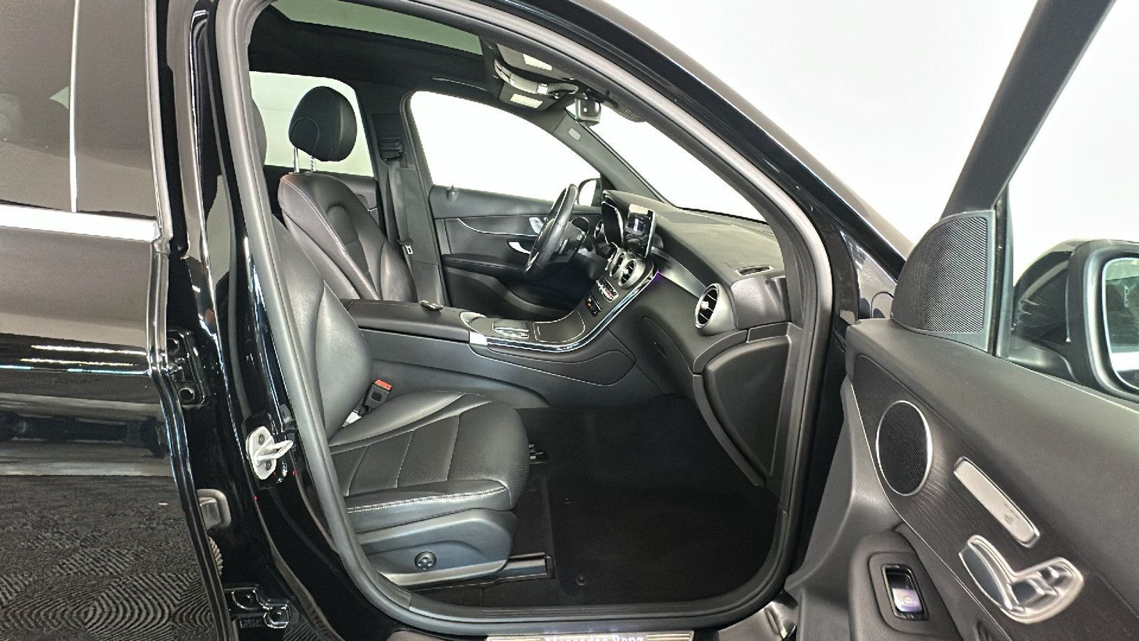 Used 2022 Mercedes-Benz GLC 300 4MATIC image 33
