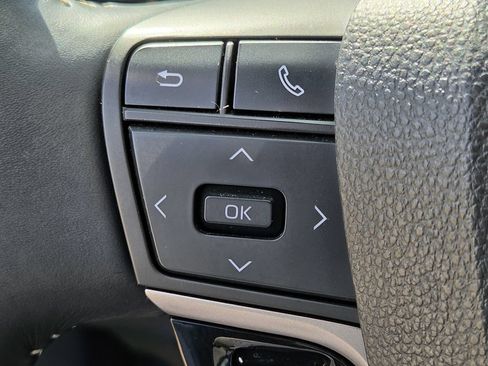 Used 2025 Toyota Camry SE FWD image 23