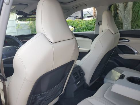 Certified 2025 Audi Q5 Premium Plus w/ Premium Plus AWD/4WD image 17