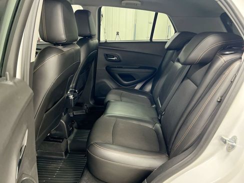 Used 2019 Chevrolet Trax LT w/ LT Convenience Package AWD/4WD image 22