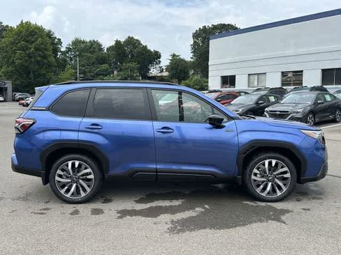 Used 2025 Subaru Forester Touring AWD/4WD image 3