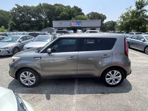 Used 2015 Kia Soul + FWD image 5