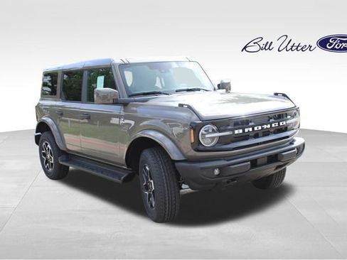 New 2026 Ford Bronco Outer Banks image 2